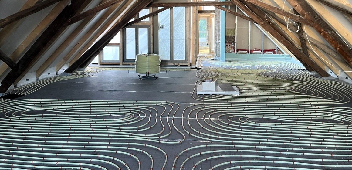 Fußbodenheizung als effizientes Heizsystem für Wärmepumpen im Neubau und bei Sanierungen